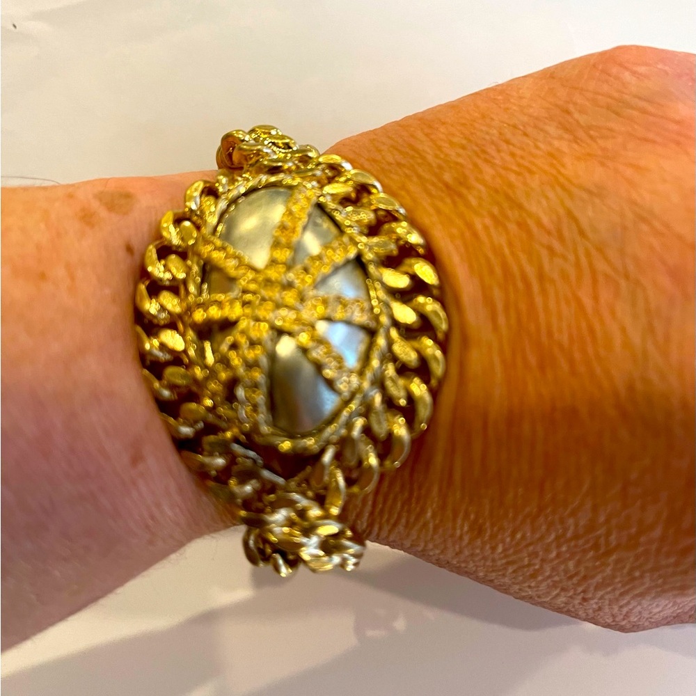 Chunky gold-colored, vintage costume bracelet with magnetic clasp